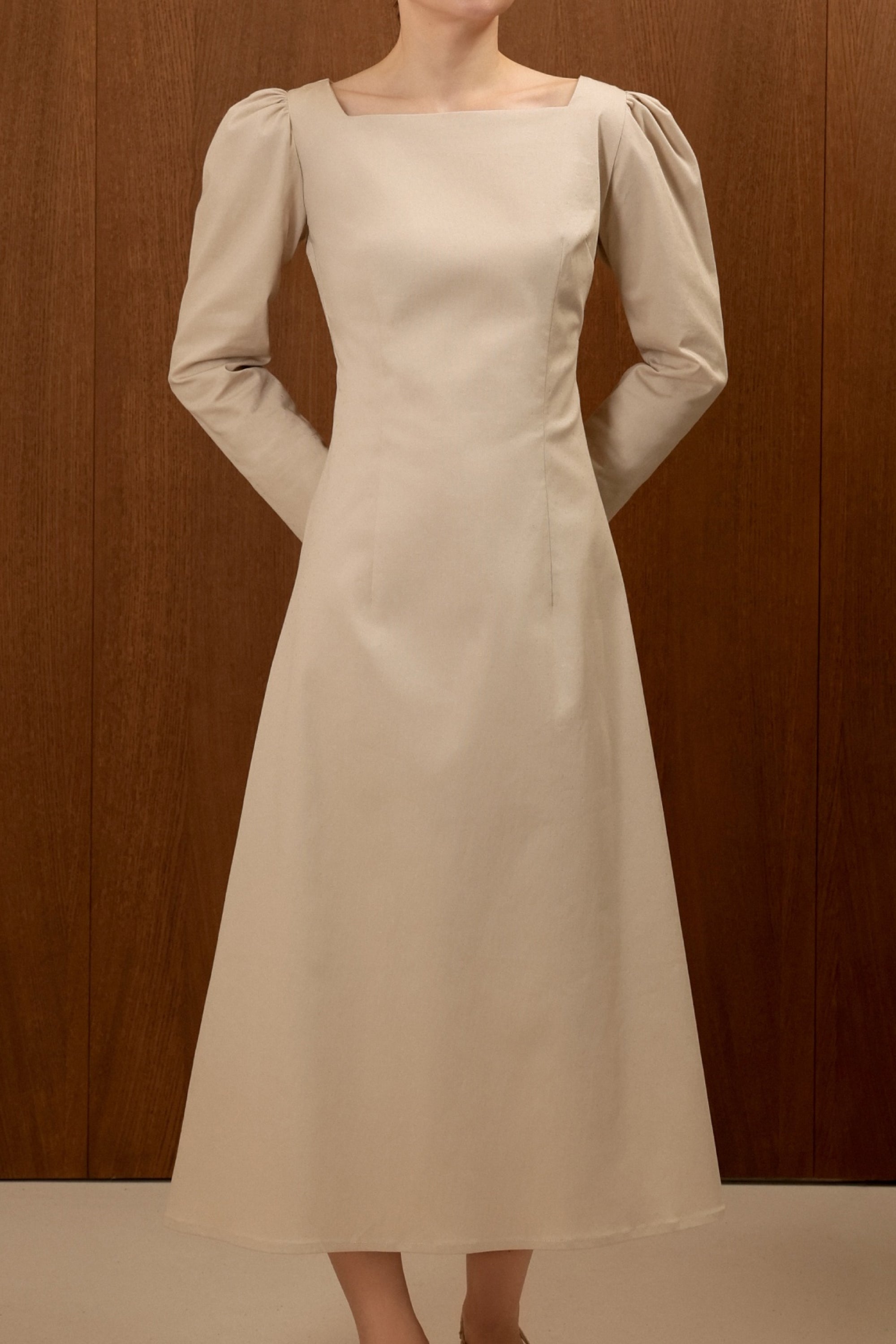 Midi dress with Carre neckline and embossing