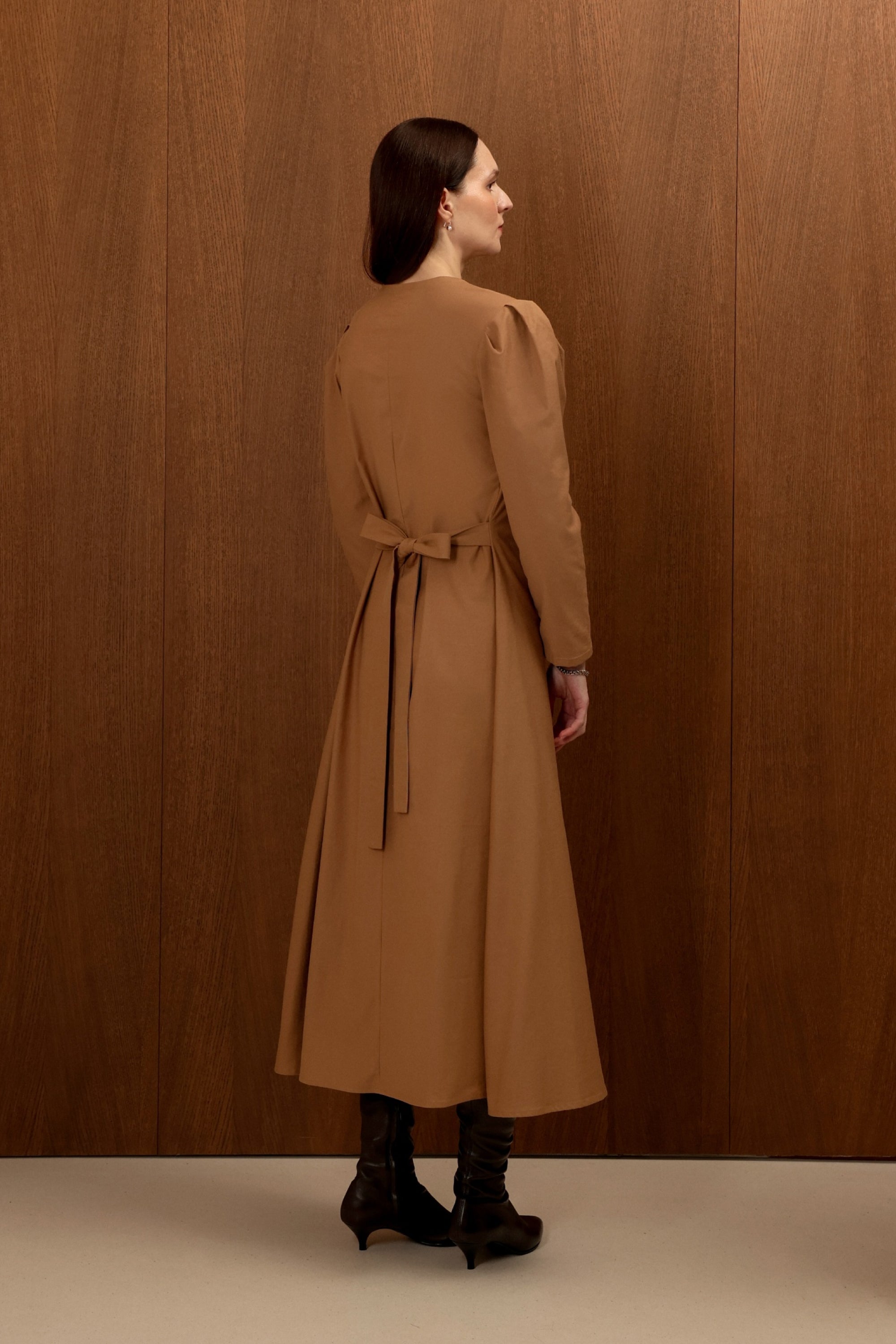 Dress with bow closure "Caramel"